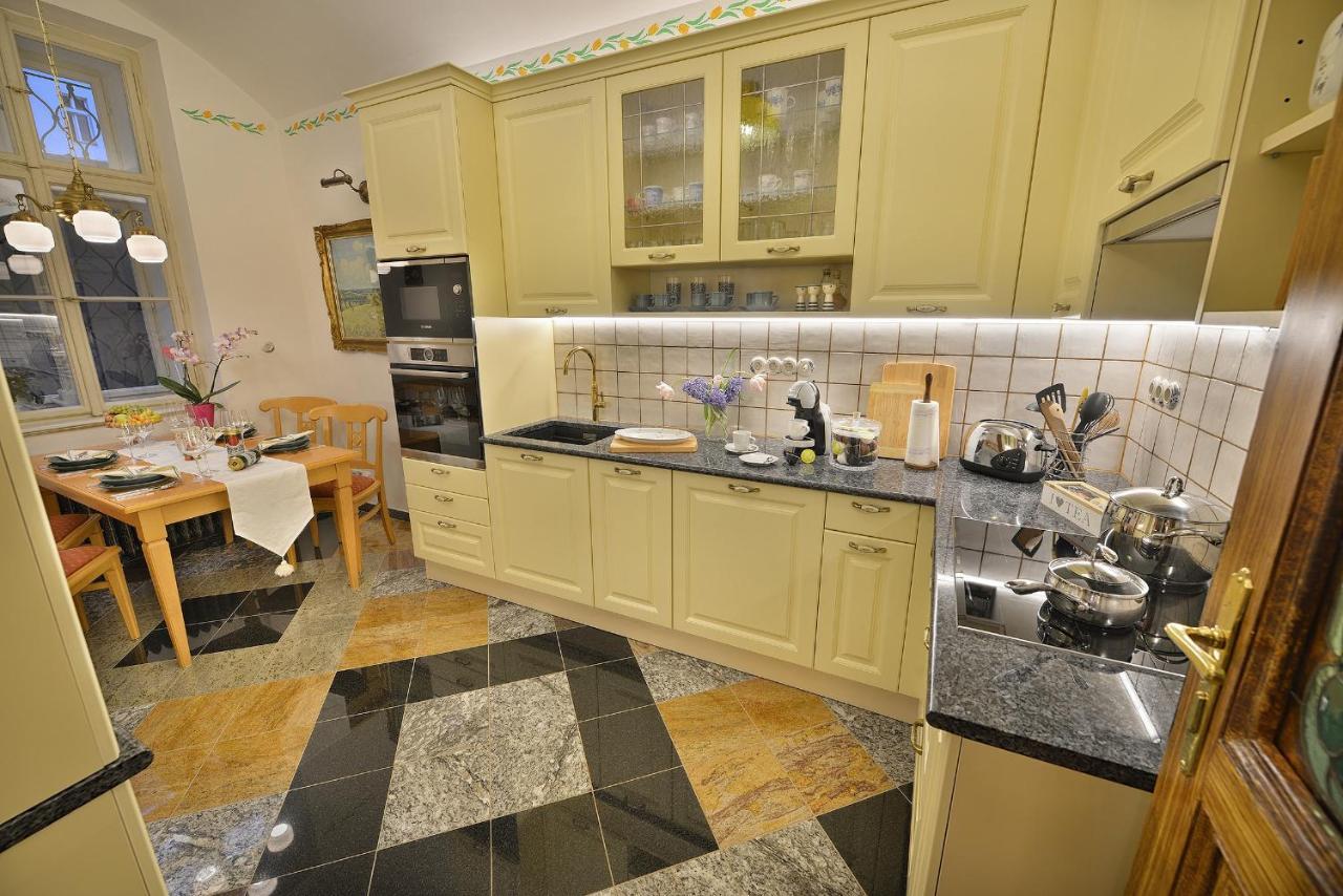 Apartman Dalia Janackovo Nabrezi Prague Ngoại thất bức ảnh