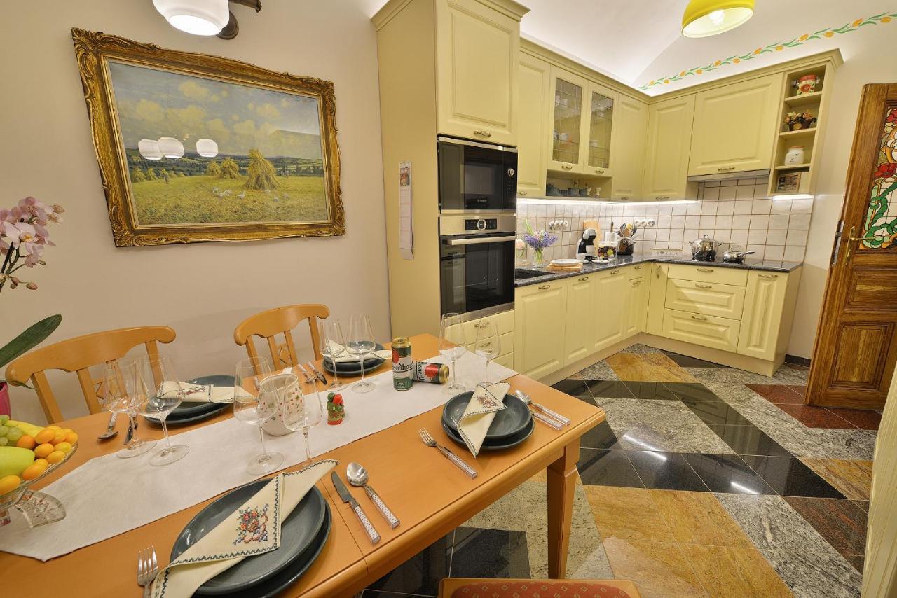 Apartman Dalia Janackovo Nabrezi Prague Ngoại thất bức ảnh