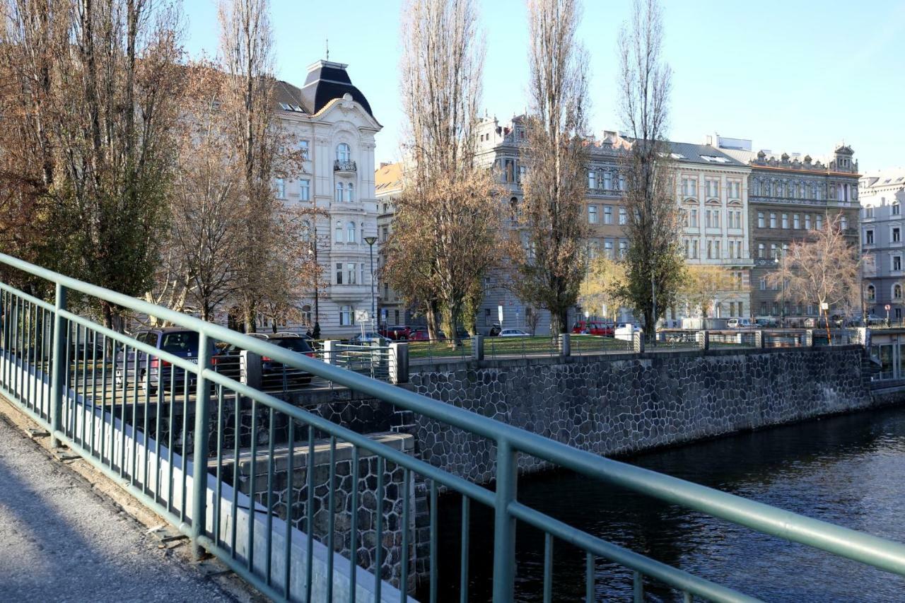 Apartman Dalia Janackovo Nabrezi Prague Ngoại thất bức ảnh